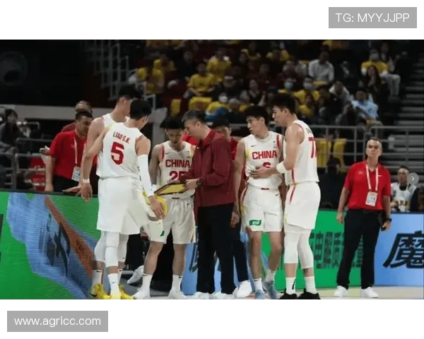 国足备战关键赛事状态回暖 新帅战术调整引发球迷热议